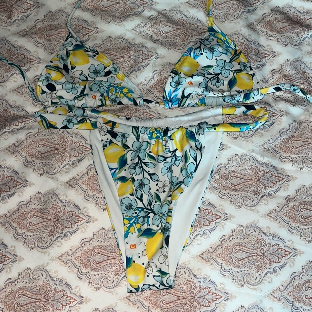 Blackbough Misha Triangle top and bottoms  / Limoncello